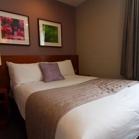 Best Western Ship Hotel Weybridge Exterior foto
